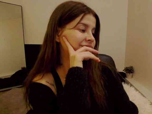 AryaNoiree webcam