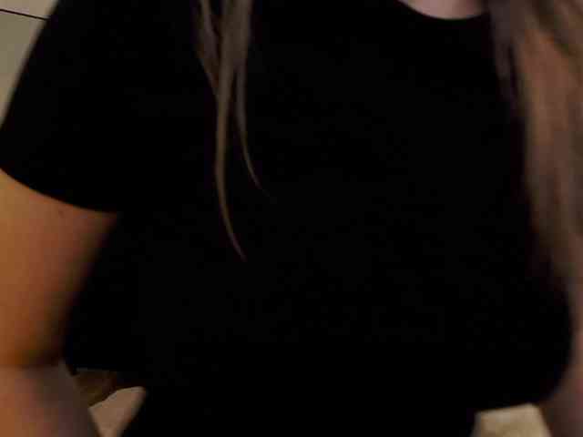 AryaNoiree webcam