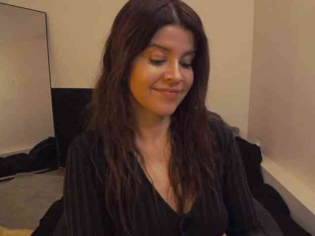AryaJoliee