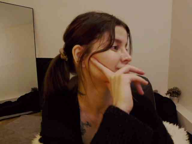 AryaJoliee