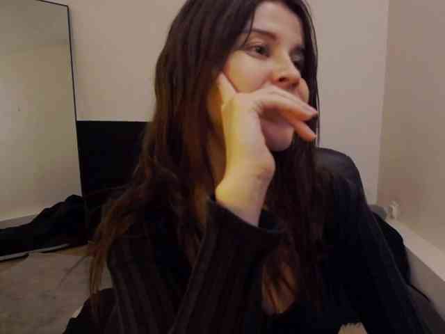AryaJoliee