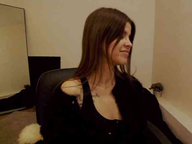 AryaJoliee