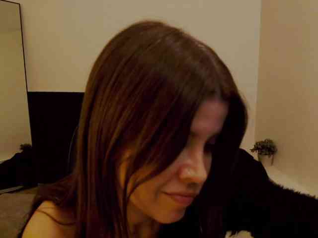 AryaJoliee