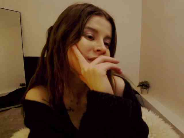 AryaJoliee