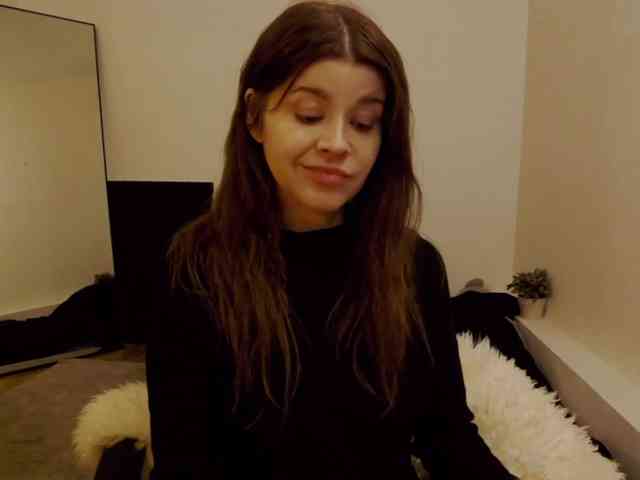 AryaJoliee