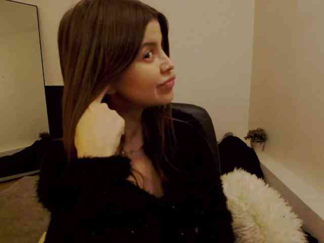 AryaJoliee