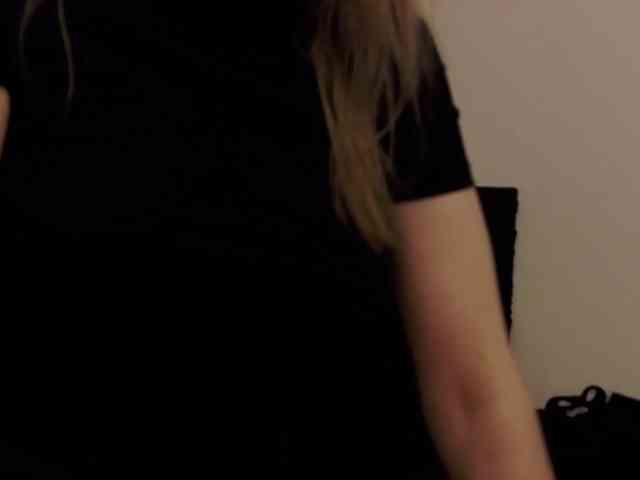 AryaNoiree webcam