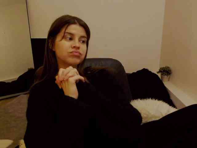 AryaJoliee