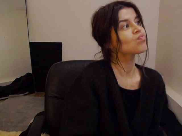 AryaJoliee