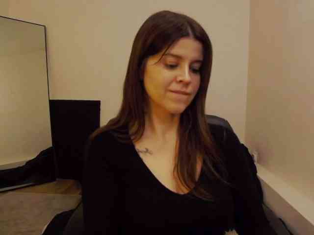 AryaJoliee