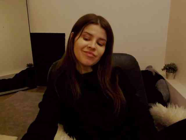 AryaJoliee