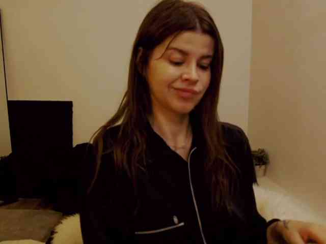 AryaJoliee
