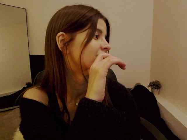 AryaJoliee