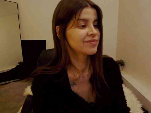 AryaJoliee