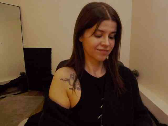 AryaJoliee