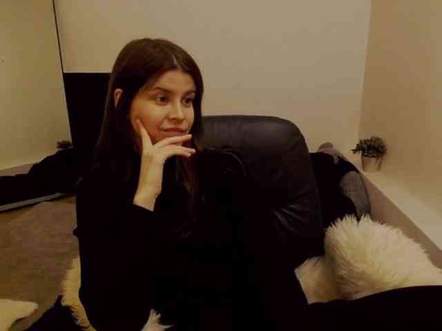AryaJoliee