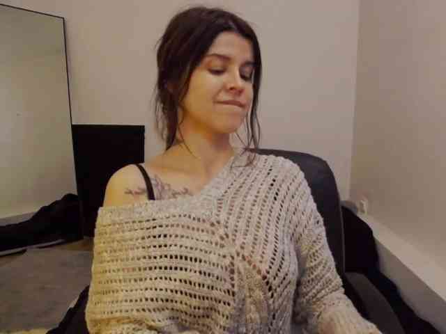 AryaJoliee