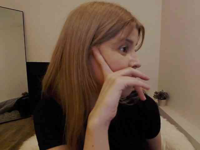 AryaNoiree webcam
