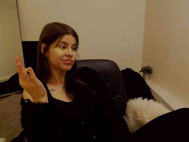 AryaJoliee