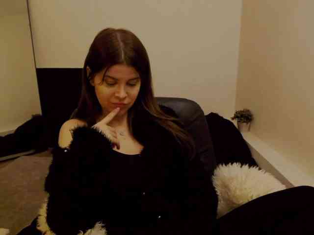 AryaJoliee