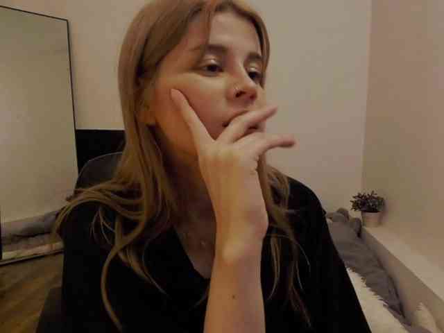 AryaNoiree webcam