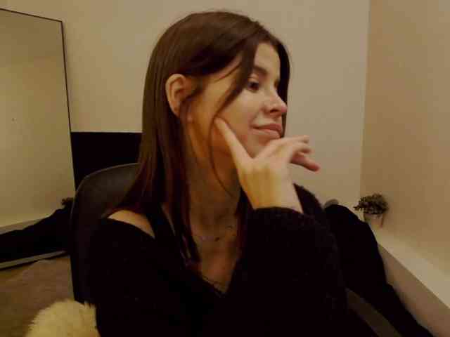 AryaJoliee