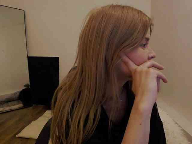 AryaNoiree webcam