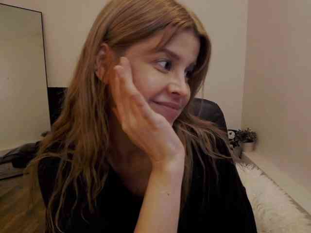 AryaNoiree webcam