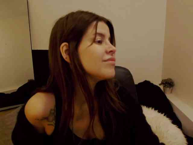 AryaJoliee