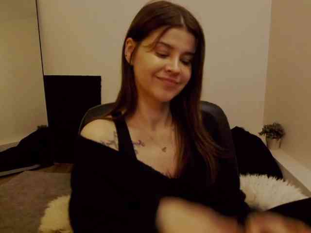 AryaJoliee