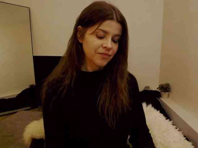AryaNoiree webcam