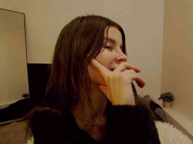 AryaJoliee
