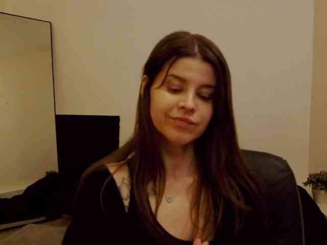 AryaJoliee