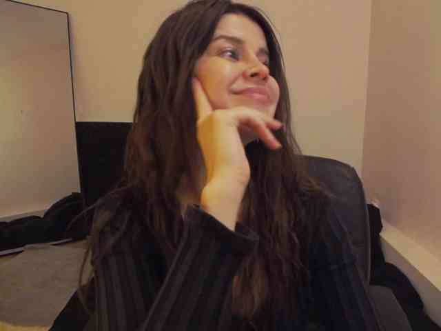 AryaJoliee