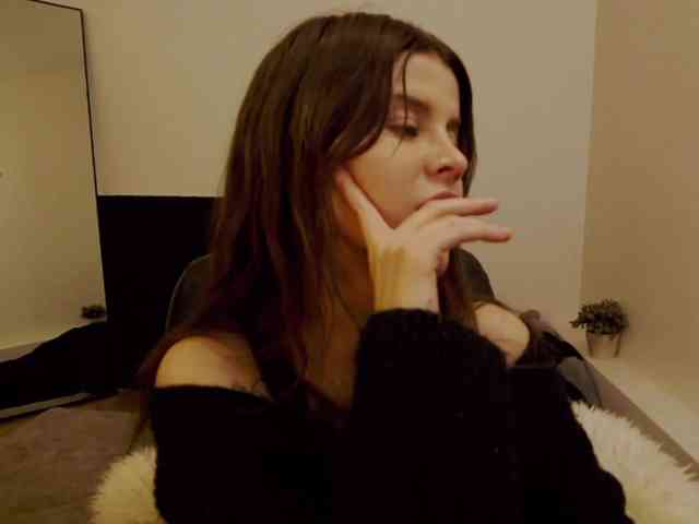 AryaJoliee