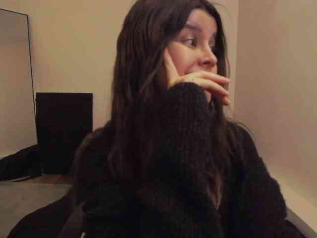 AryaJoliee