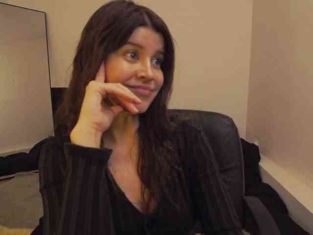 AryaJoliee