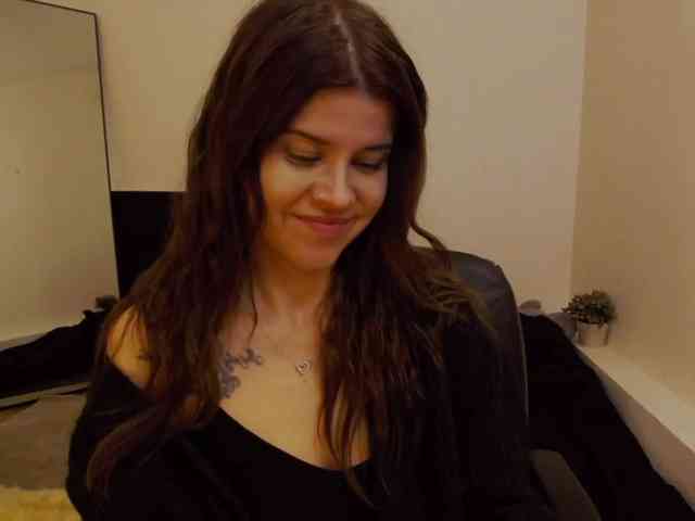 AryaJoliee
