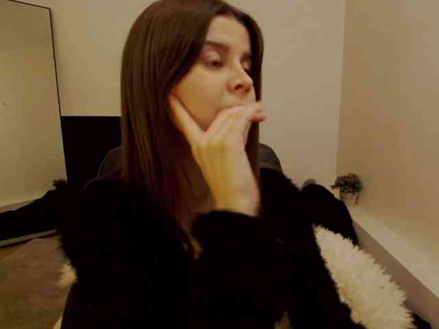 AryaJoliee