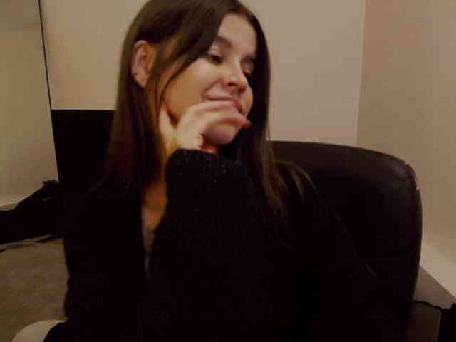AryaJoliee