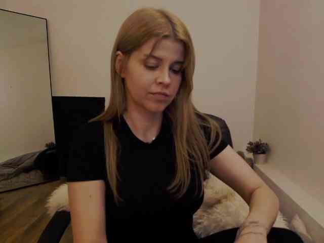 AryaNoiree webcam