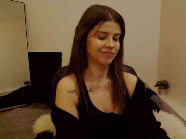 AryaJoliee