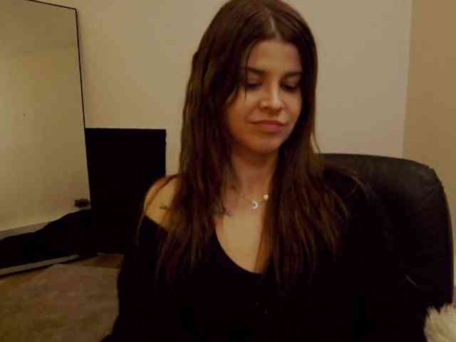 AryaJoliee