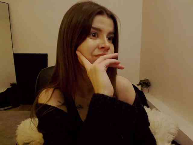 AryaJoliee