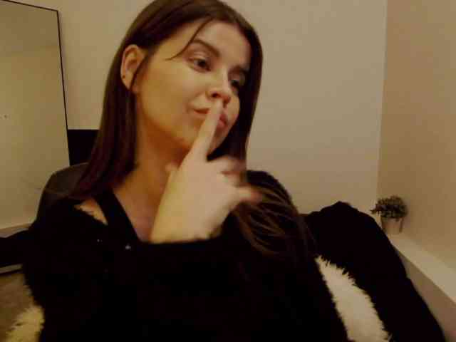 AryaJoliee