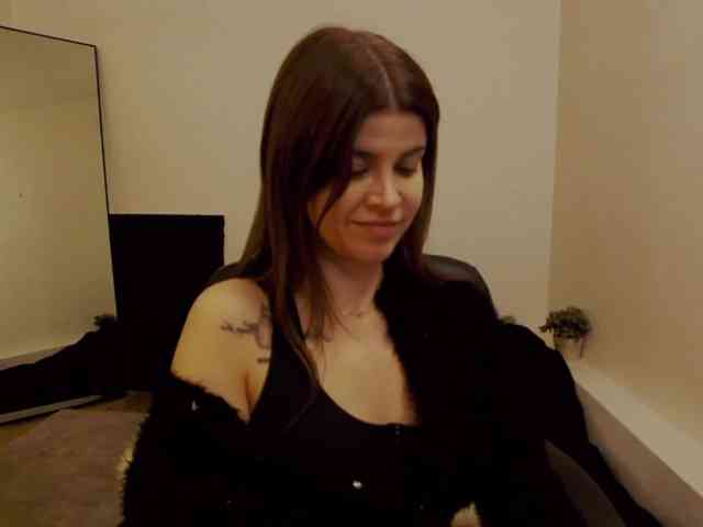 AryaJoliee