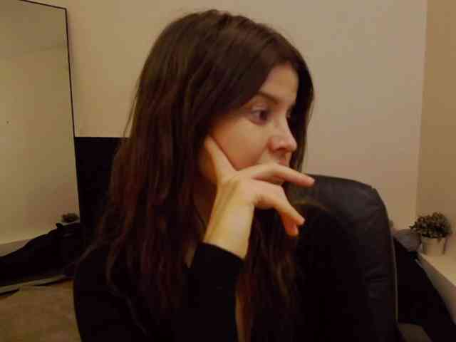 AryaJoliee