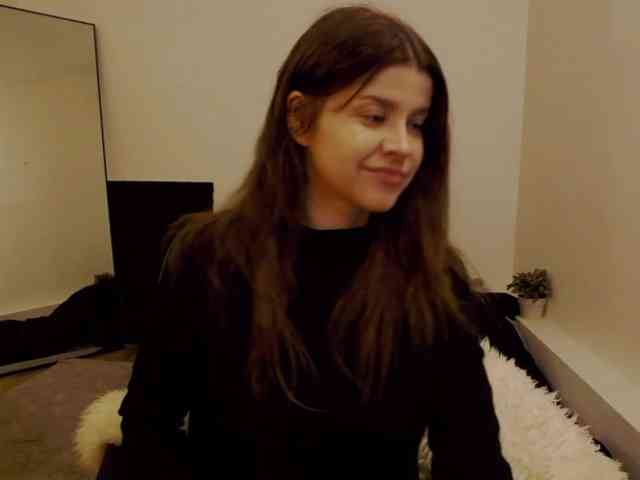 AryaNoiree webcam