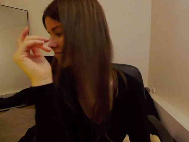 AryaJoliee