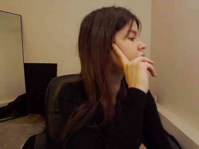 AryaJoliee